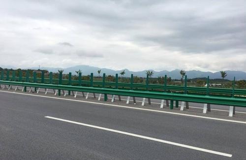 高速道路護欄 高速道路護欄
